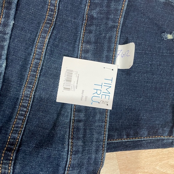 Time and Tru Dark Blue Ankle Jeans - Picture 2 of 5